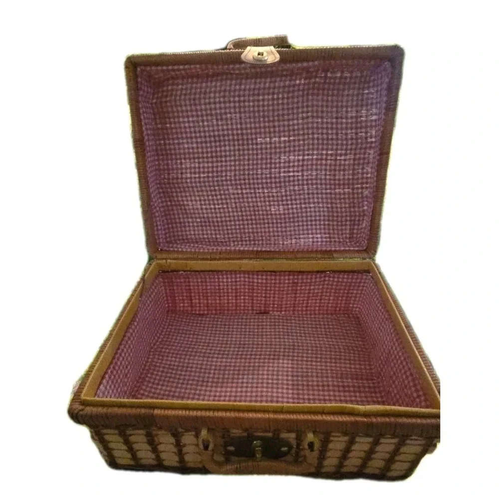 VTG‎ Wicker Picnic Basket Rattan Suitcase Style Leather Strap Weave Cottagecore